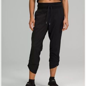 Lululemon crop joggers
